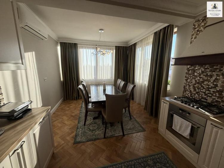 Penthouse cu 10 camere, mobilat în Central