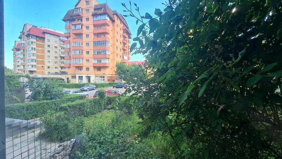 Apartament cu 3 camere decomandat în Răcădău