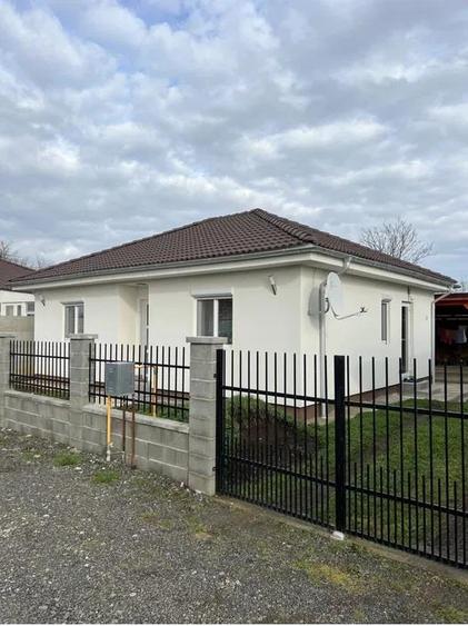 Casă individuală cu 2 camere cu Teren 300 Mp în Sânandrei
