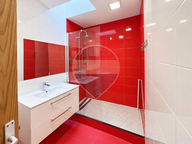 Apartament cu 4 camere semidecomandat, mobilat în Semicentral