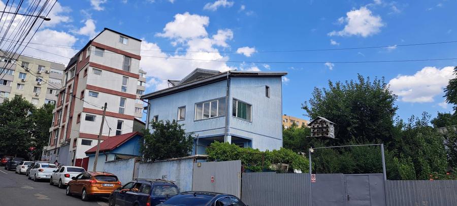 Casă cu 4 camere în Mihai Bravu