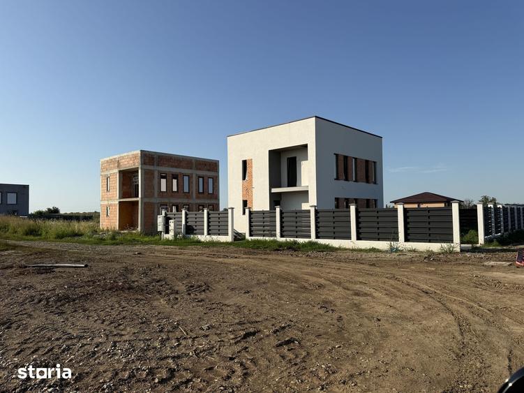 Casă cu 4 camere cu Teren 300 Mp în Central