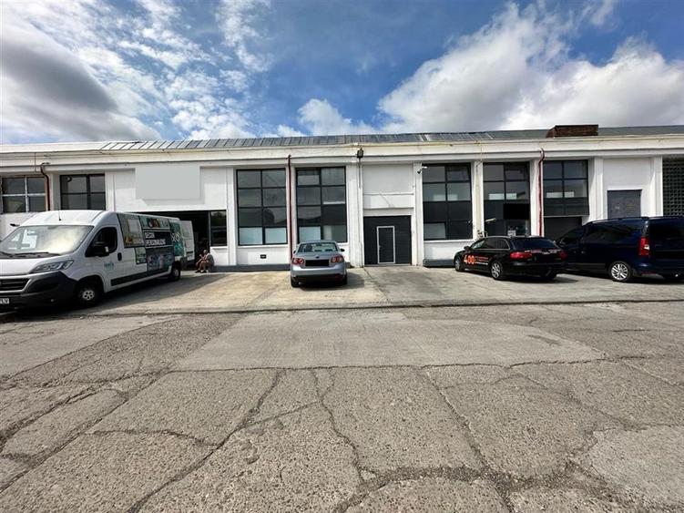 Spațiu comercial, de 500 mp, în Baza 3