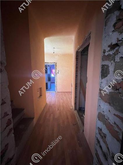 Casă individuală cu 5 camere cu Teren 489 Mp în Central