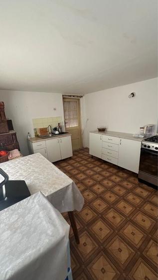Casă cu 3 camere în Nucșoara de Sus