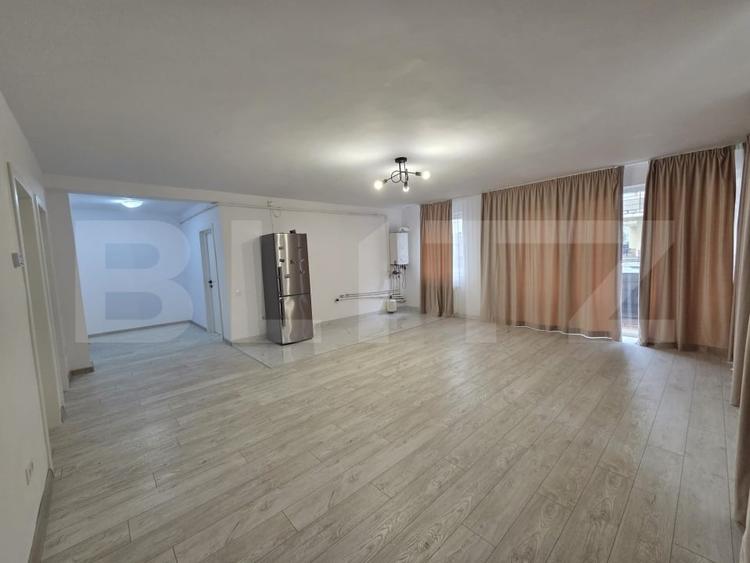 Apartament cu 3 camere decomandat, mobilat în Florești