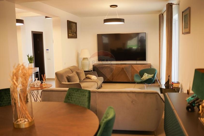 Duplex cu 4 camere cu Teren 185 Mp în Dezmir