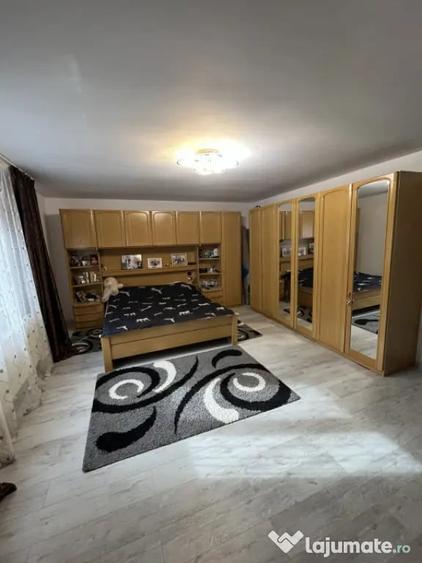 Casă cu 7 camere cu Teren 423 Mp în Bereasca