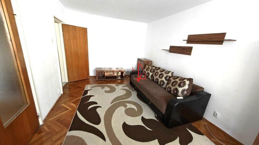 Apartament cu 3 camere decomandat, mobilat în Doamna Ghica