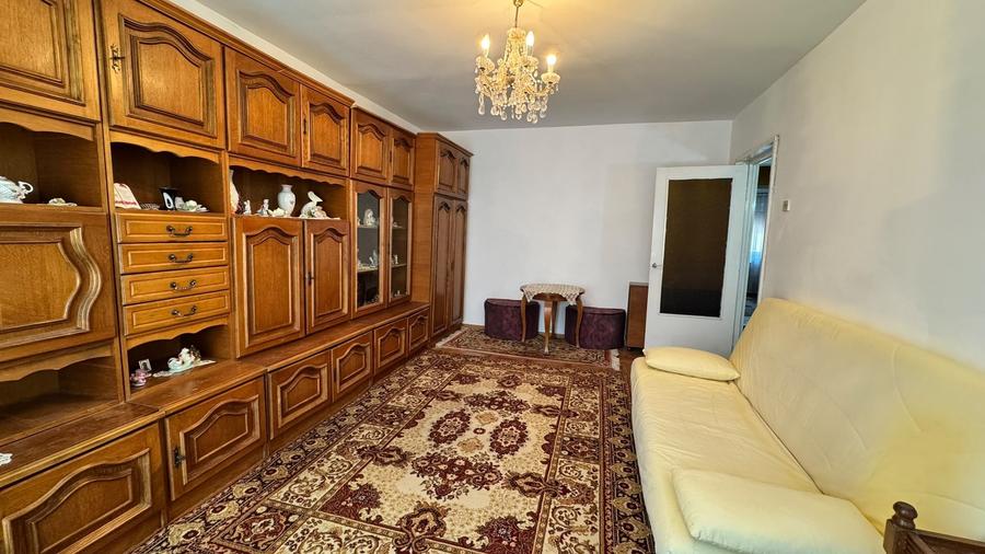 Apartament cu 3 camere decomandat în Decebal