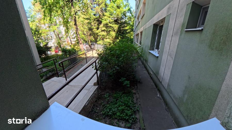 Apartament cu 3 camere semidecomandat în Titan