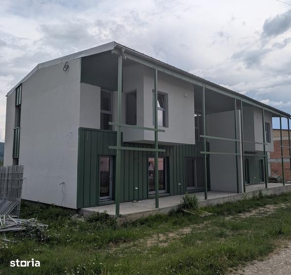 Casă cu 3 camere cu Teren 255 Mp în Bujoreni