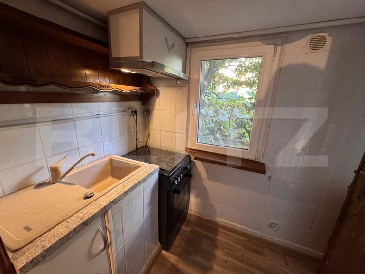 Apartament cu 3 camere decomandat, mobilat în Sărari