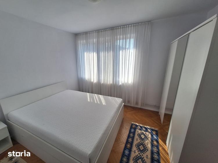 Apartament cu 3 camere în Badea Cârțan