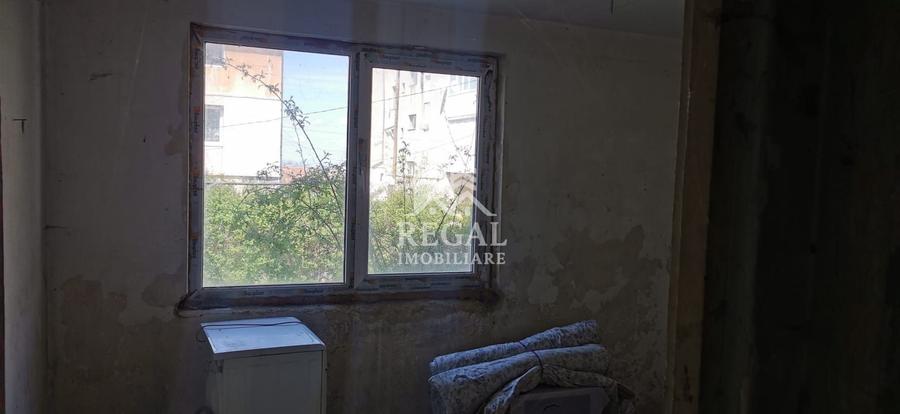 Apartament cu 2 camere semidecomandat în Ghelari