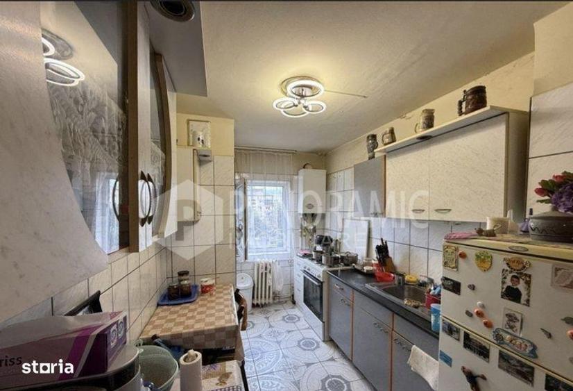 Apartament cu 4 camere în Micro 17