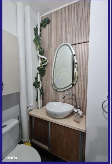 Apartament cu 3 camere decomandat în Rovine