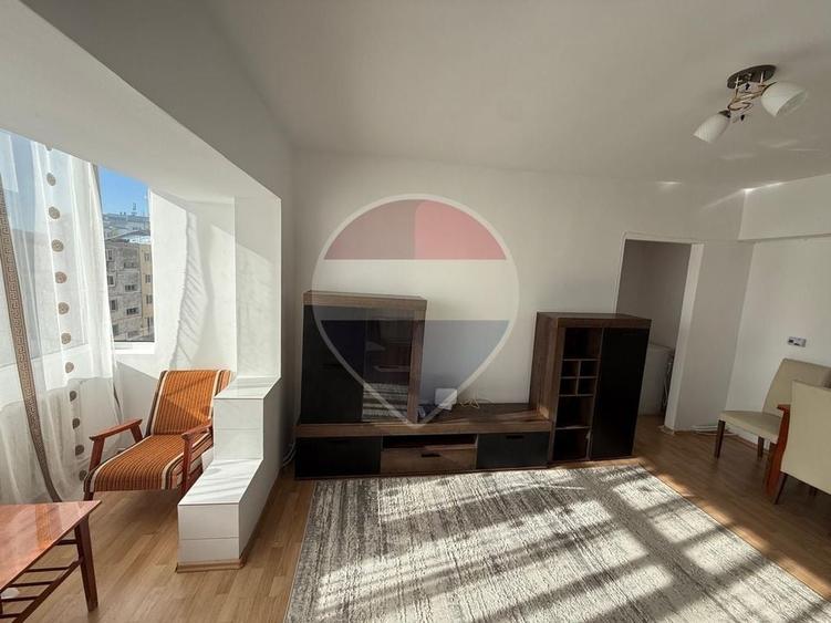 Apartament cu 3 camere decomandat, mobilat în Traian