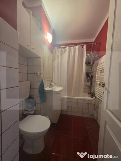 Apartament cu 3 camere semidecomandat în Central
