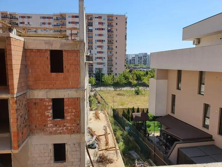 Apartament cu 4 camere decomandat în Theodor Pallady