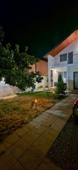 Casă individuală cu 5 camere cu Canalizare în Central