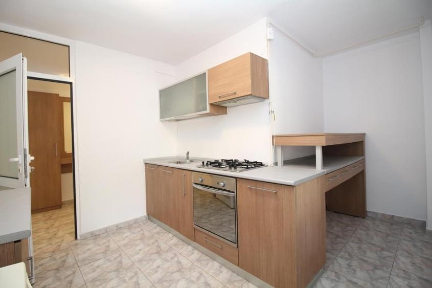 Apartament cu 3 camere decomandat, mobilat în P-ța Muncii