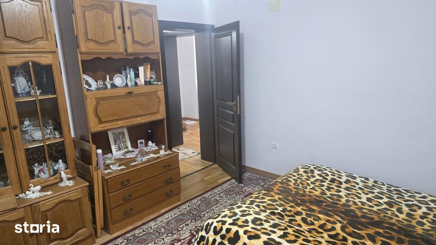 Casă cu 3 camere cu Teren 1020 Mp în Zăvoi