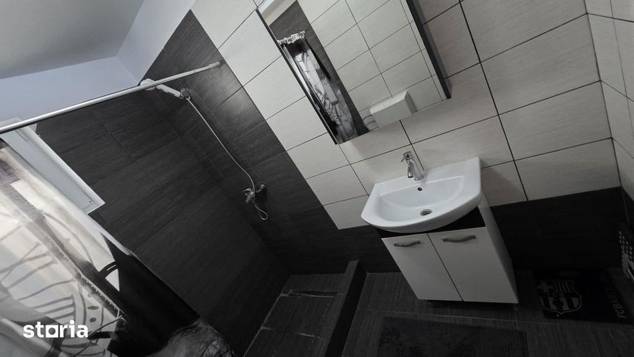 Casă cu 5 camere cu Teren 250 Mp în Central