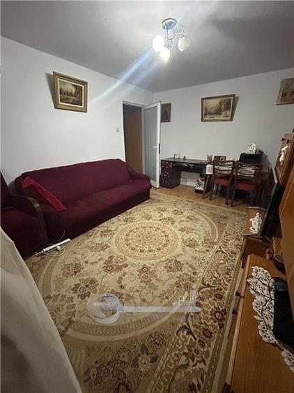 Apartament cu 3 camere semidecomandat în Păcurari