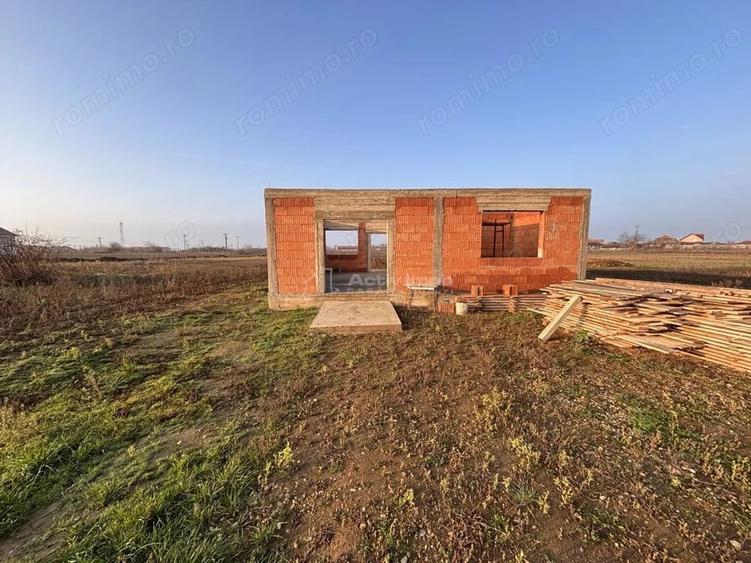 Casă cu Teren 560 Mp în Tărian