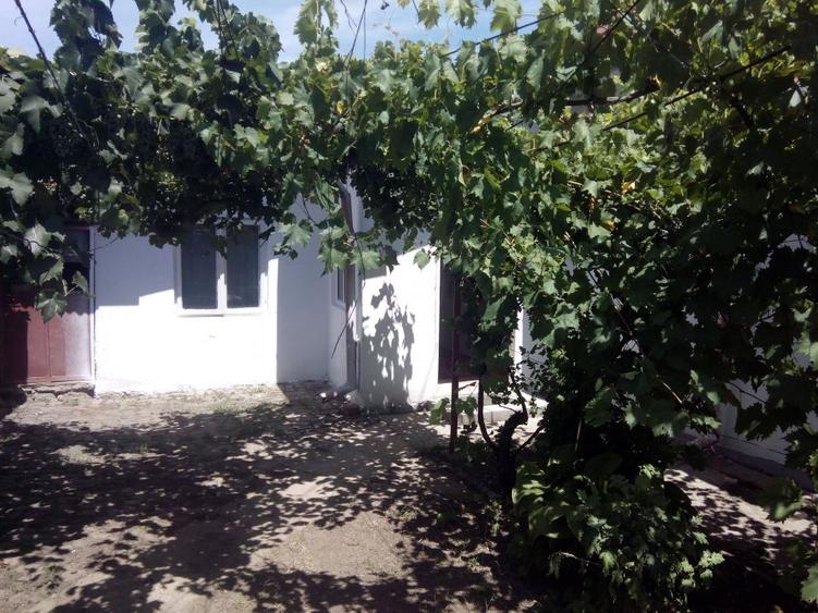 Casă cu 4 camere cu Canalizare în Central