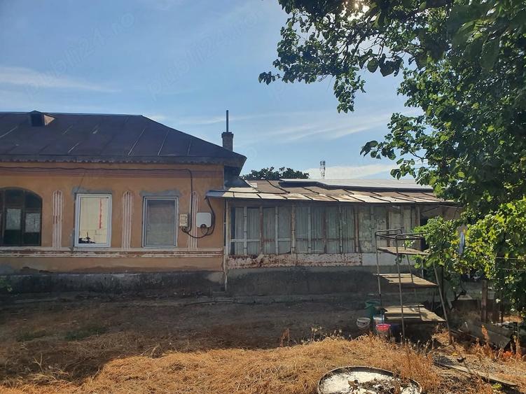 Casă cu Teren 850 Mp în Cârcea