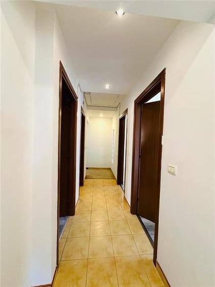 Duplex cu 5 camere cu Canalizare în Central