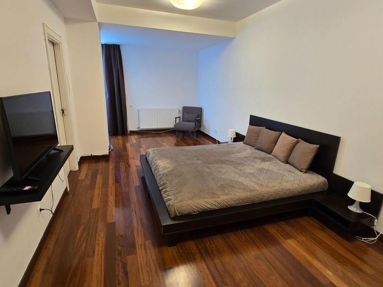 Apartament cu 4 camere decomandat în Herăstrău
