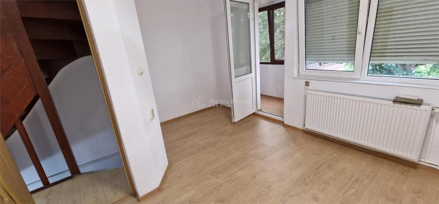Casă cu 5 camere cu Teren 155 Mp în Muncitoresc
