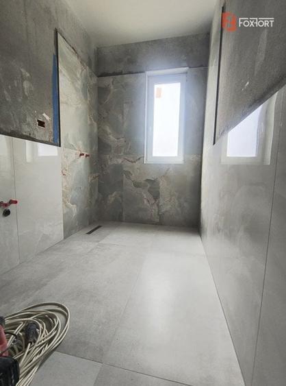 Apartament cu 3 camere decomandat în Plopi