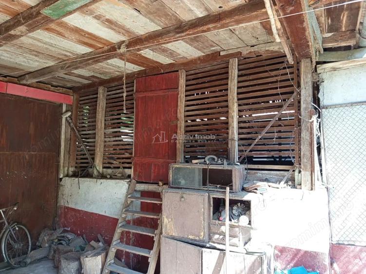 Casă cu 5 camere cu Teren 1439 Mp în Iam