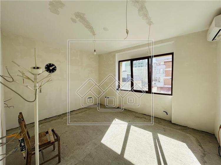 Apartament cu 2 camere semidecomandat în Central