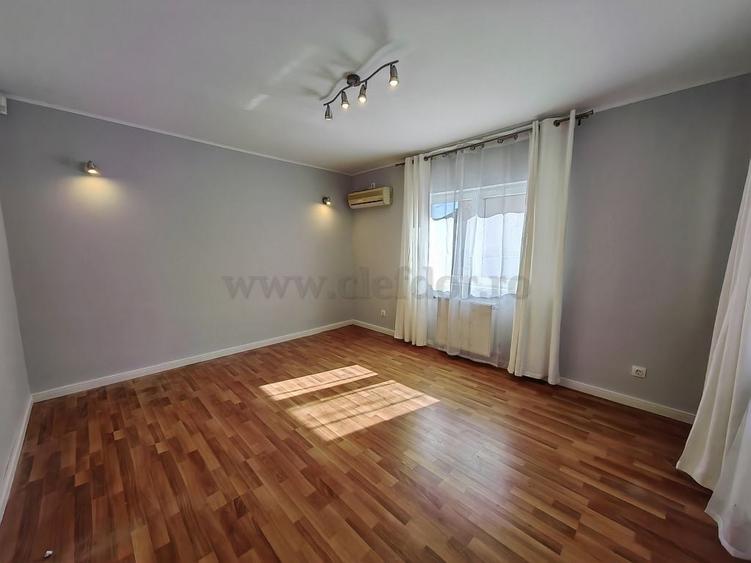 Casă individuală cu 5 camere cu Canalizare în Pipera