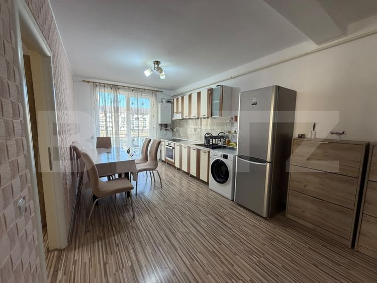 Apartament cu 3 camere semidecomandat, mobilat în Florești