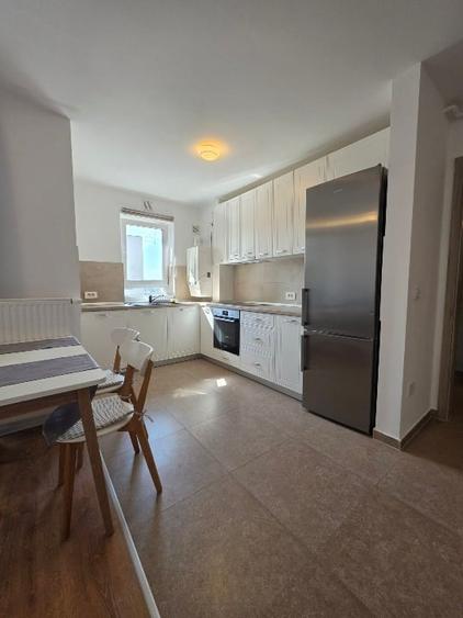 Apartament cu 2 camere decomandat, mobilat în Tractorul