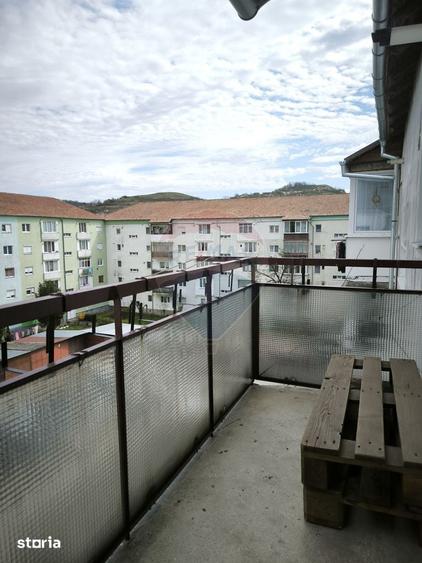 Apartament cu 3 camere decomandat în Vitrometan