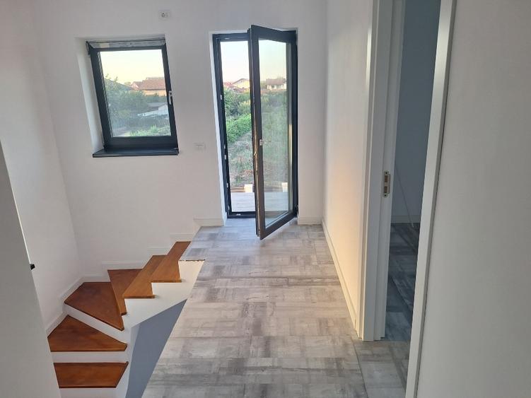 Casă individuală cu 5 camere cu Garaj în Central