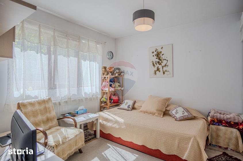 Casă cu 8 camere cu Teren 953 Mp în Vulcan