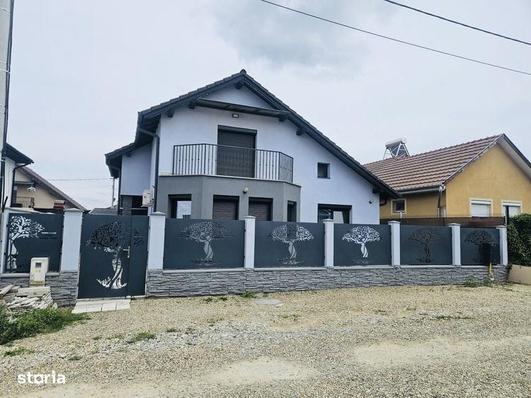 Casă cu 4 camere în Rontău