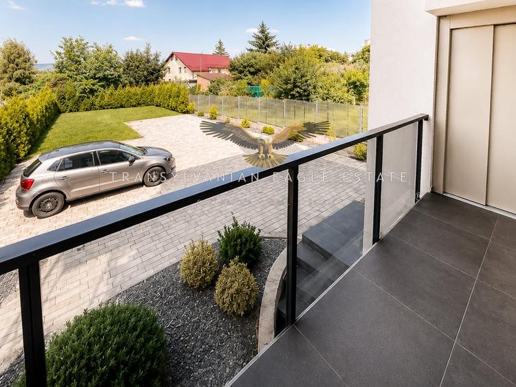 Apartament cu 3 camere semidecomandat, mobilat în Hașdeu