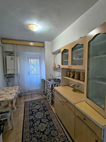 Apartament cu 3 camere decomandat în Pod
