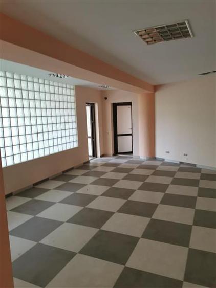 Birou, de 680 mp, în Unirii