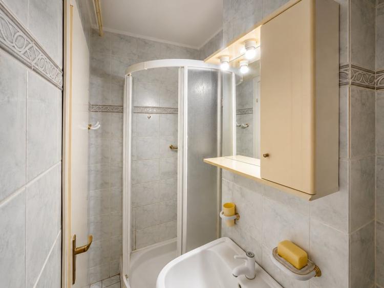 Apartament cu 4 camere decomandat în 13 Septembrie