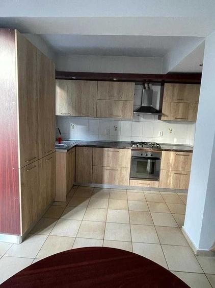 Casă cu 4 camere cu Teren 750 Mp în Tătărași